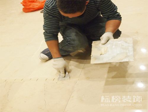 辦公室裝修瓷磚上鋪木地板可以嗎？