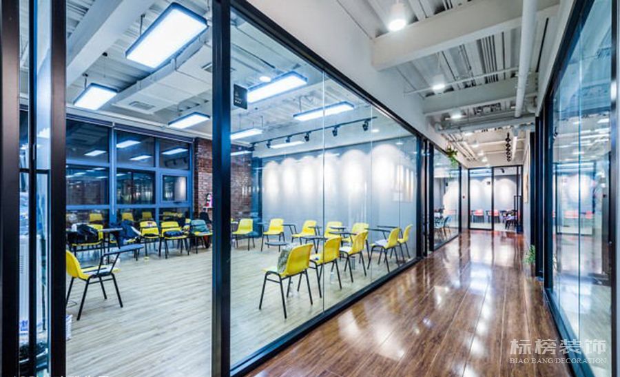 在深圳辦公室裝修中隔斷分為幾種呢，分別有什么特點呢？